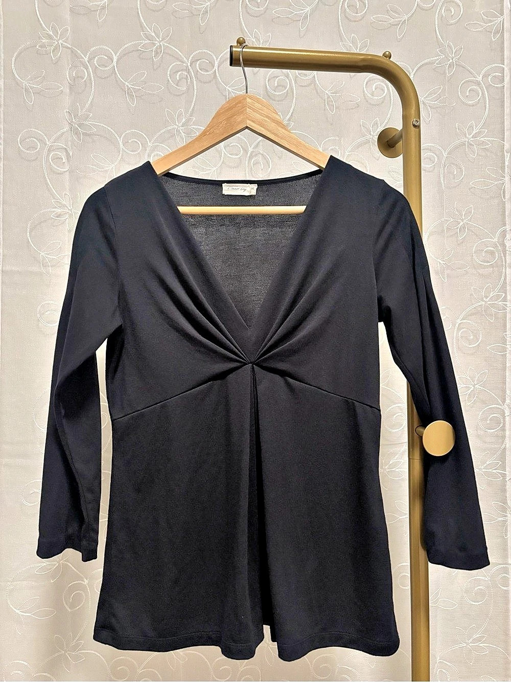 Twist Front Long Sleeve Top in Black Size Medium